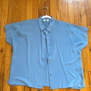 Uniqlo women’s blouse. Oversized drapey cut. Size small.
